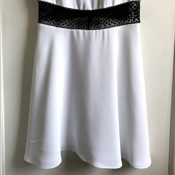 Alice and Olivia White Dress with Black Lace Trim - Picture 5 of 7